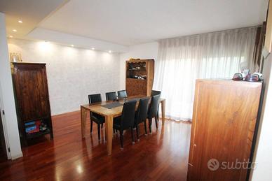 Attico / Mansarda di 240 m² con più di 5 locali e 