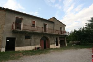 CL266 - Porzione di casale bifamiliare con ampi an