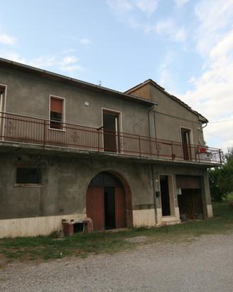 CL266 - Porzione di casale bifamiliare con ampi an