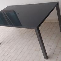 Tavolo da esterno in ferro