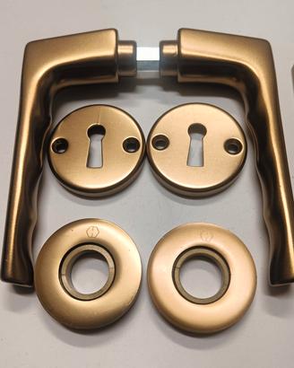 Nr 4 maniglie per porte interne,nuove mai usate 