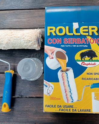 Rullo con serbatoio per pittura.
