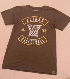 Adidas - T-Shirt Uomo  a Tema Basket - Small 