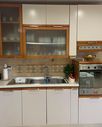 Cucina completa angolare con elettrodomestici