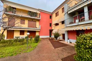 Trilocale in contesto signorile con box auto