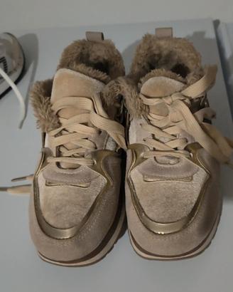 scarpe da tennis con pelo 