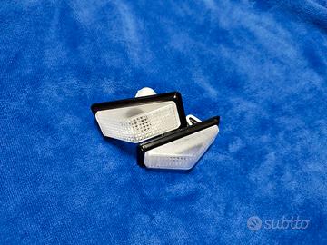 Frecce laterali bianche o fumé Fiat Uno MK1 