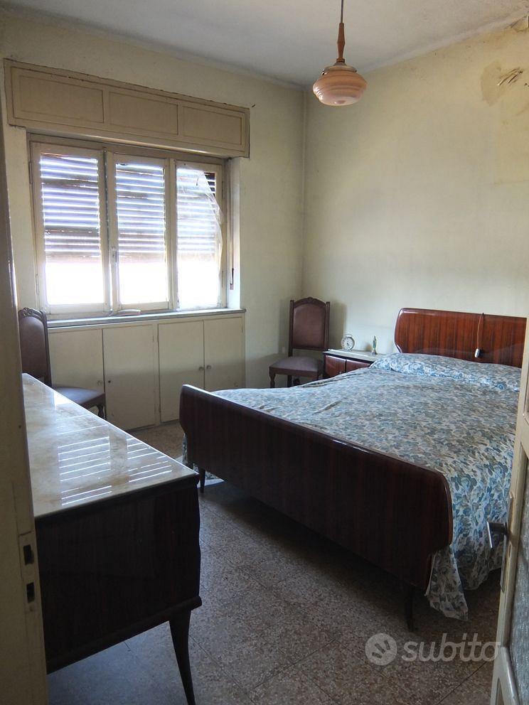 CAPANNONI CON CASA PRIVATA E TERRENO DI PERTINENZA - Vista 3