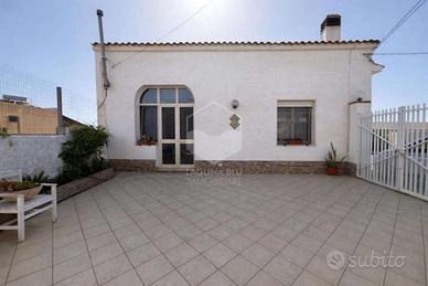 Casa indipendente con spazio esterno