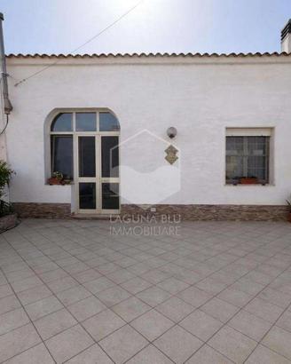 Casa indipendente con spazio esterno