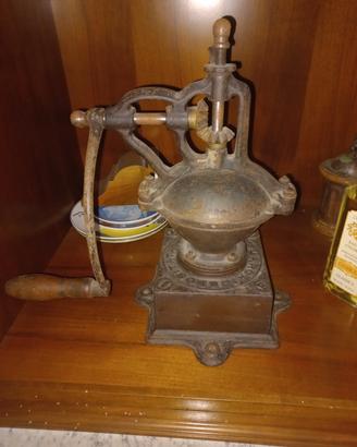 macinacaffé in ghisa 'MARCA DEPOSITATA'