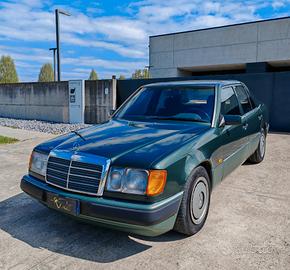 Mercedes E 200 (STUPENDA)