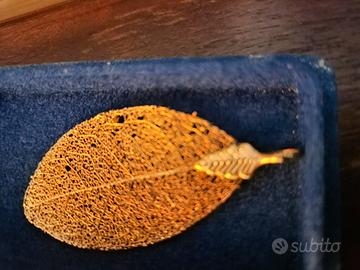 ciondolo foglia naturale in bagno oro 24 k