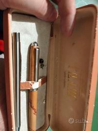 penna con custodia Alviero  martini in buone condi
