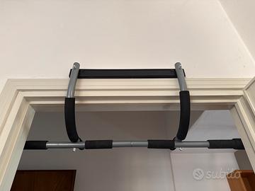 Attrezzo per trazioni e piegamenti