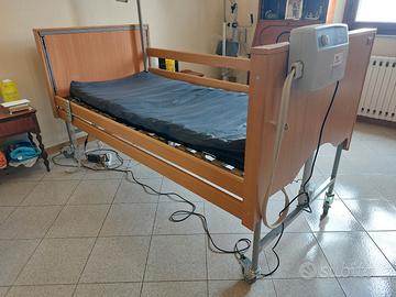Letto sanitario con materasso antidecubito