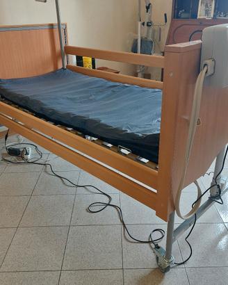Letto sanitario con materasso antidecubito
