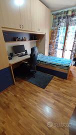 cameretta a ponte con scrivania