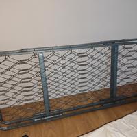 Reti metalliche con gambe per letto