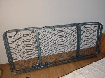 Reti metalliche con gambe per letto