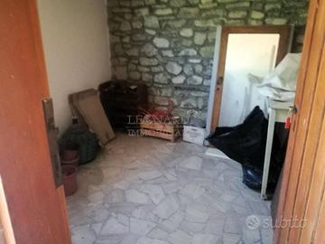 Appartamento di 160 m² con 5 locali e box auto a A