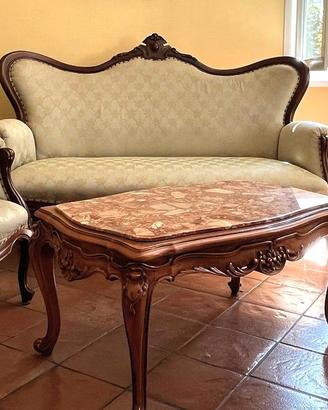 Divano e poltrone in legno con fregi stile '900