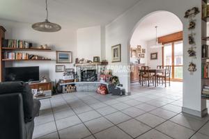 Villetta a schiera con taverna e box