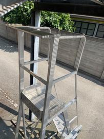 Scala a castello Monti