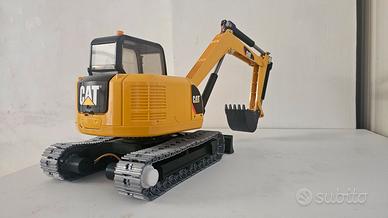 escavatore bruder R/C in scala 1/16 funzionante!