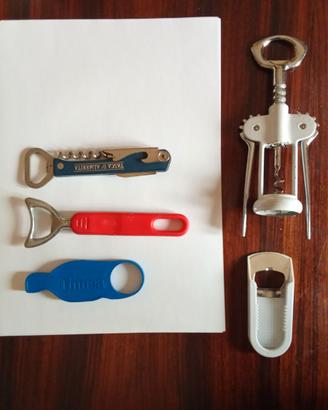 Collezione di apribottiglie e cavatappi vintage