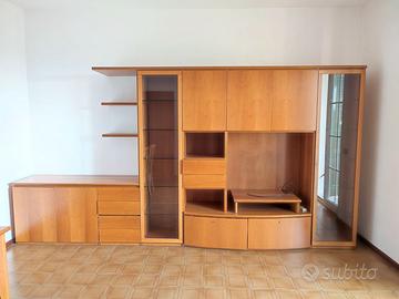 Mobile da sala con il suo tavolino