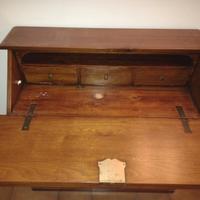 Scrittoio in arte povera in legno 