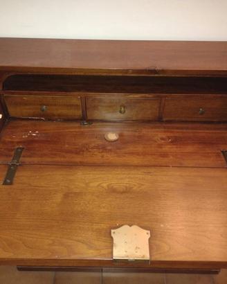 Scrittoio in arte povera in legno 