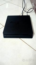 PS4 Slim, 2 joystick (no originali) e 8 giochi 