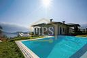 villa-di-400-m²-con-5-locali-e-box-auto-a-tremezzi