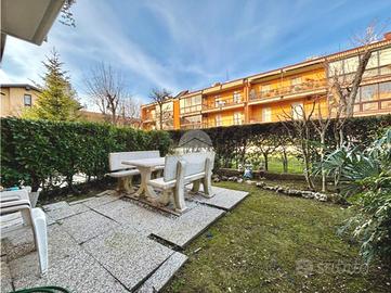 VILLA A SCHIERA A DESENZANO DEL GARDA
