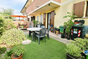 VILLA A SCHIERA A BORGO VIRGILIO