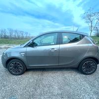 Lancia Ypsilon 2023 benzina Hybrid