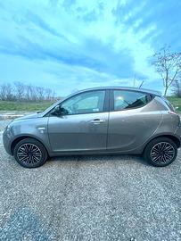 Lancia Ypsilon 2023 benzina Hybrid