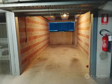 Garage auto grande in via Costantini 1