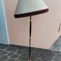 vecchia lampada a piantone 
