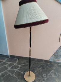 vecchia lampada a piantone 