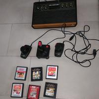 Atari 2600 con 1 joystick, 1 paddle e 8 giochi