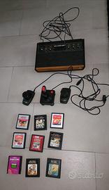 Atari 2600 con 1 joystick, 1 paddle e 8 giochi