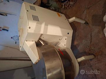 impastatrice a forcella Kg.30 trifase