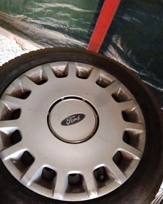 Cerchi in ferro Ford B-Max da 15 con copricerchi