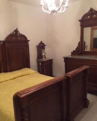 CAMERA DA LETTO IN NOCE DELL'800