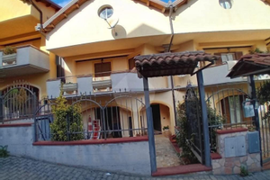 Villa 2 livelli, bivio luzzi, piu' tavernetta e ma