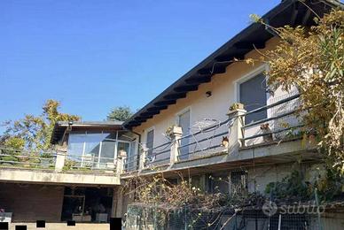 Immobile in asta di 664 m² con più di 5 locali a L