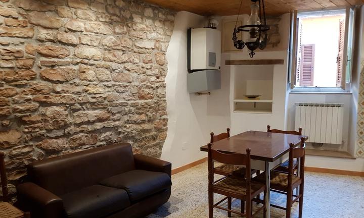 Appartamento ristrutturato a Fossombrone (PU)